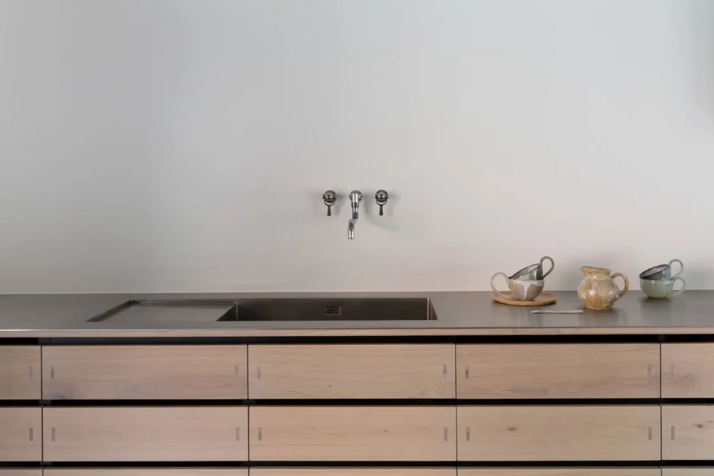 The Earthy Playlist: The Artistry of Brandt Ceramics 20 brandt ceramics details in tenon scandinavian kitchen