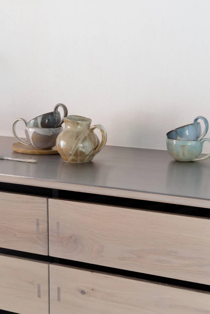 Scandinavian Tenon wood kitchen with Brandt ceramics decor, featuring natural wood cabinetry, exposed tenon joinery, and ceramic accents