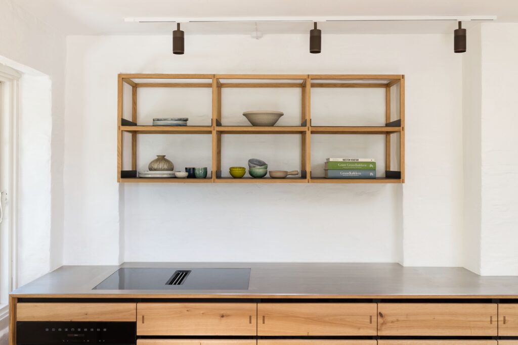 custom-made-wooden-kitchen_kongacph_open-kitchen-shelves