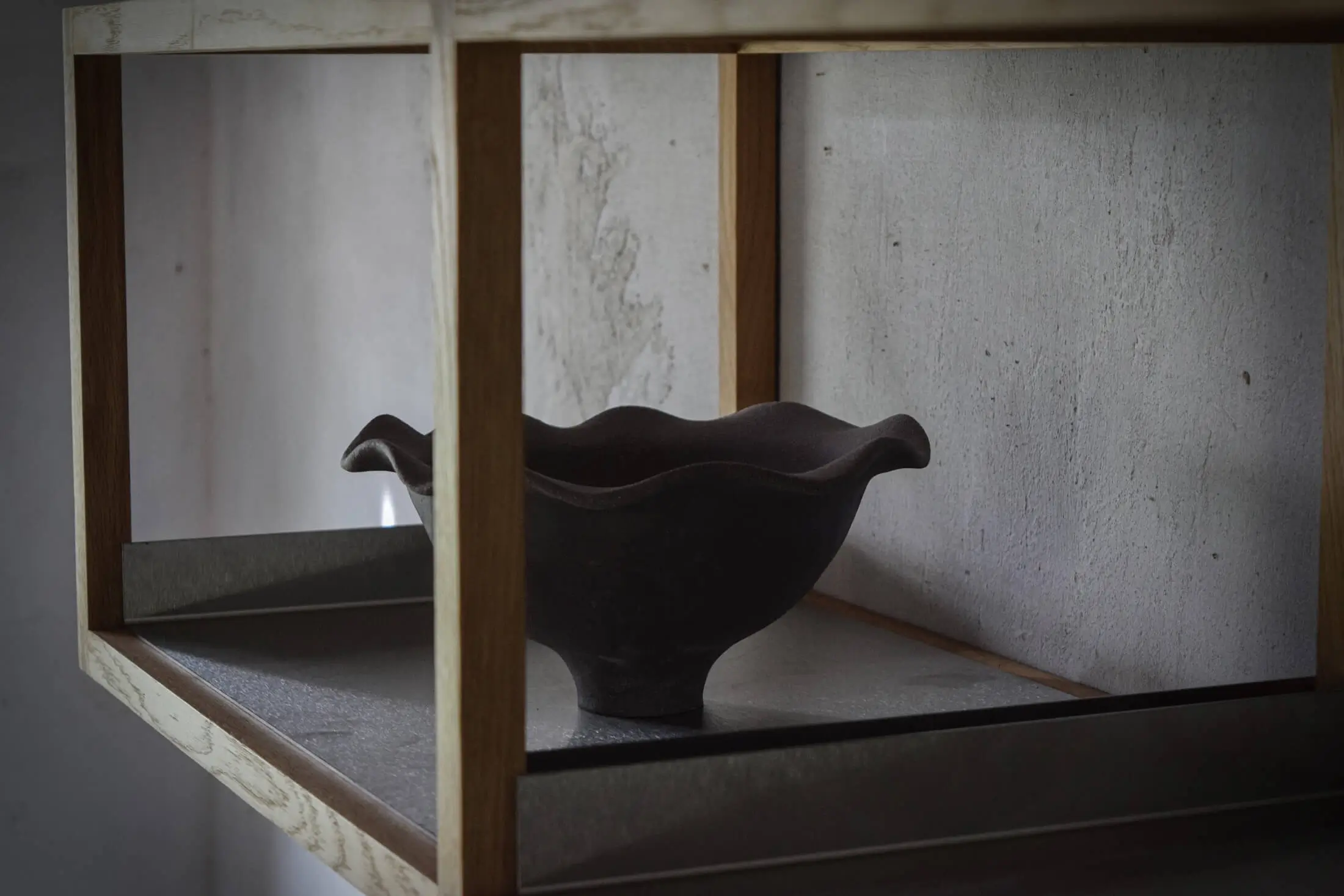 25×25-design-shelf_open-shelf_birute-si-ceramic 25x25 wood shelf birute si ceramic