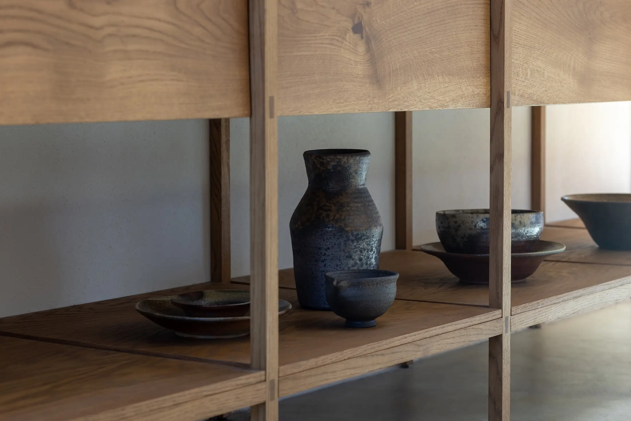 25x25 workshop kitchen 24 Modern 25x25 workshop kitchen with open layout by Kongacph, showcasing minimalist design and natural wood finishes