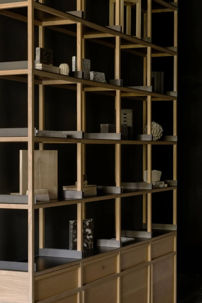 Minimalist, Japandi inspired wall-mounted 25x25 design office shelf by kongacph
