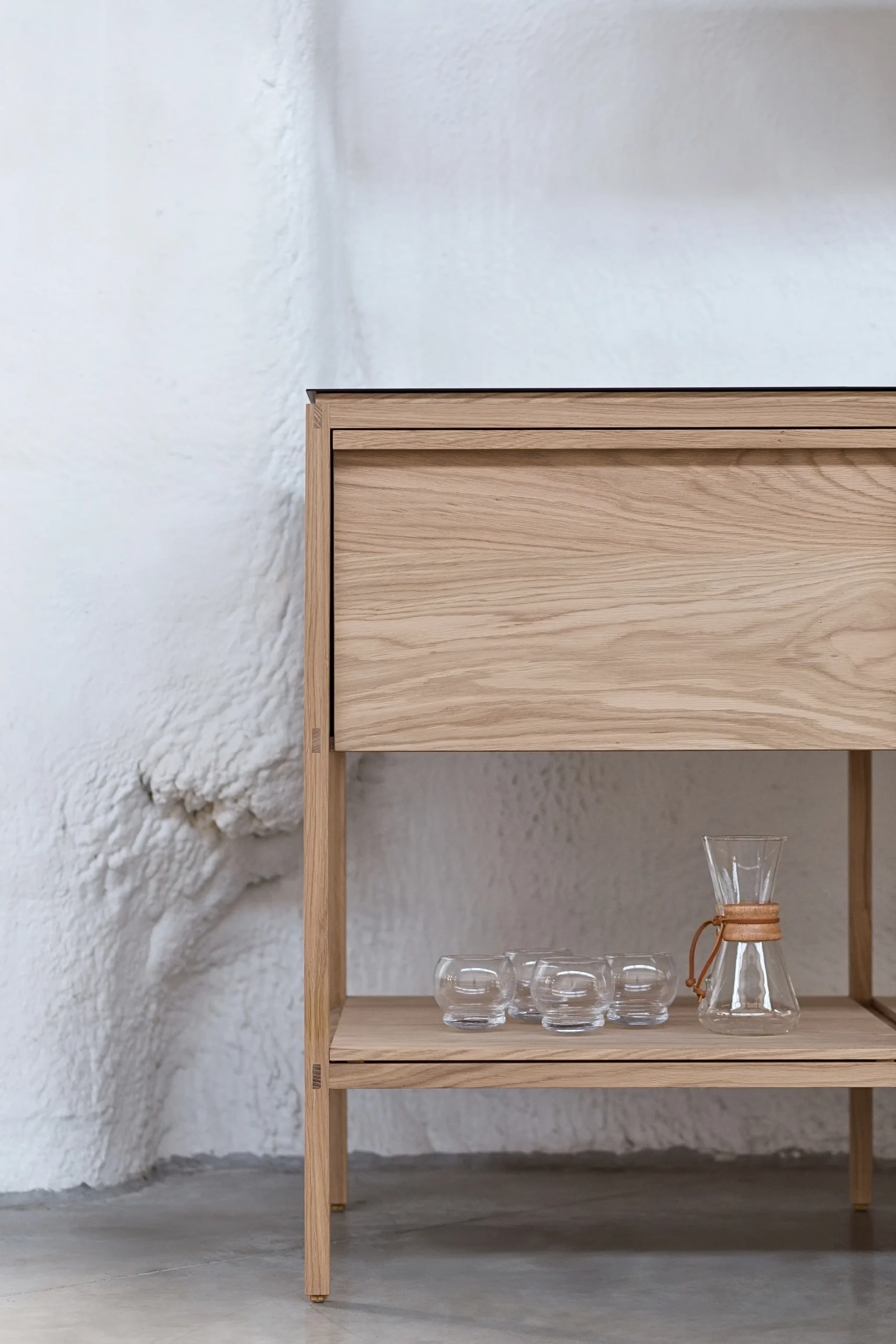 Japandi Minimalism in Workshop Kitchen 20 workshop kitchen with open cabinets in 25x25 design by Kongacph
