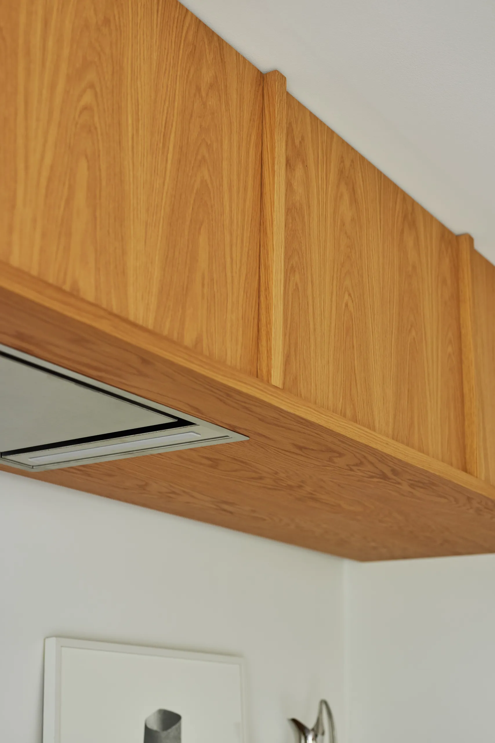 A Calm L-Shaped Oak Kitchen in Anne Boysen’s Home 26 oak kitchen cabinets
